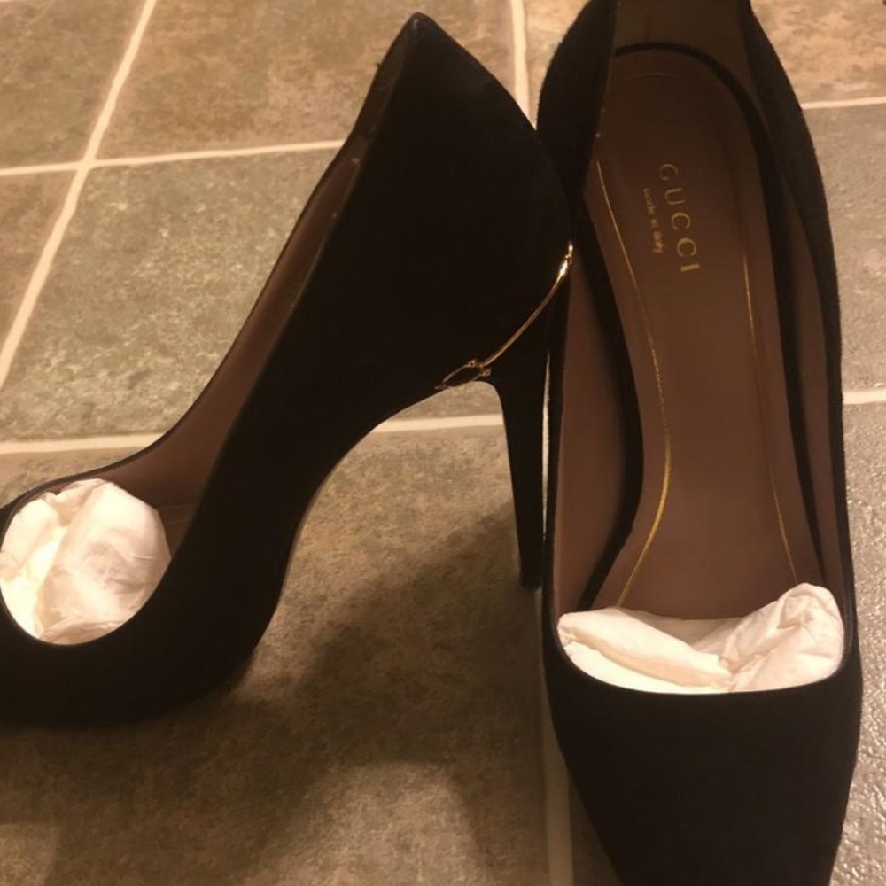 Gucci Soft Suede Black Pumps